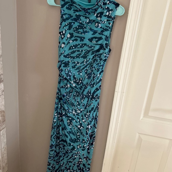 Extremely flattering Donna Morgan mesh dress - Picture 4 of 5